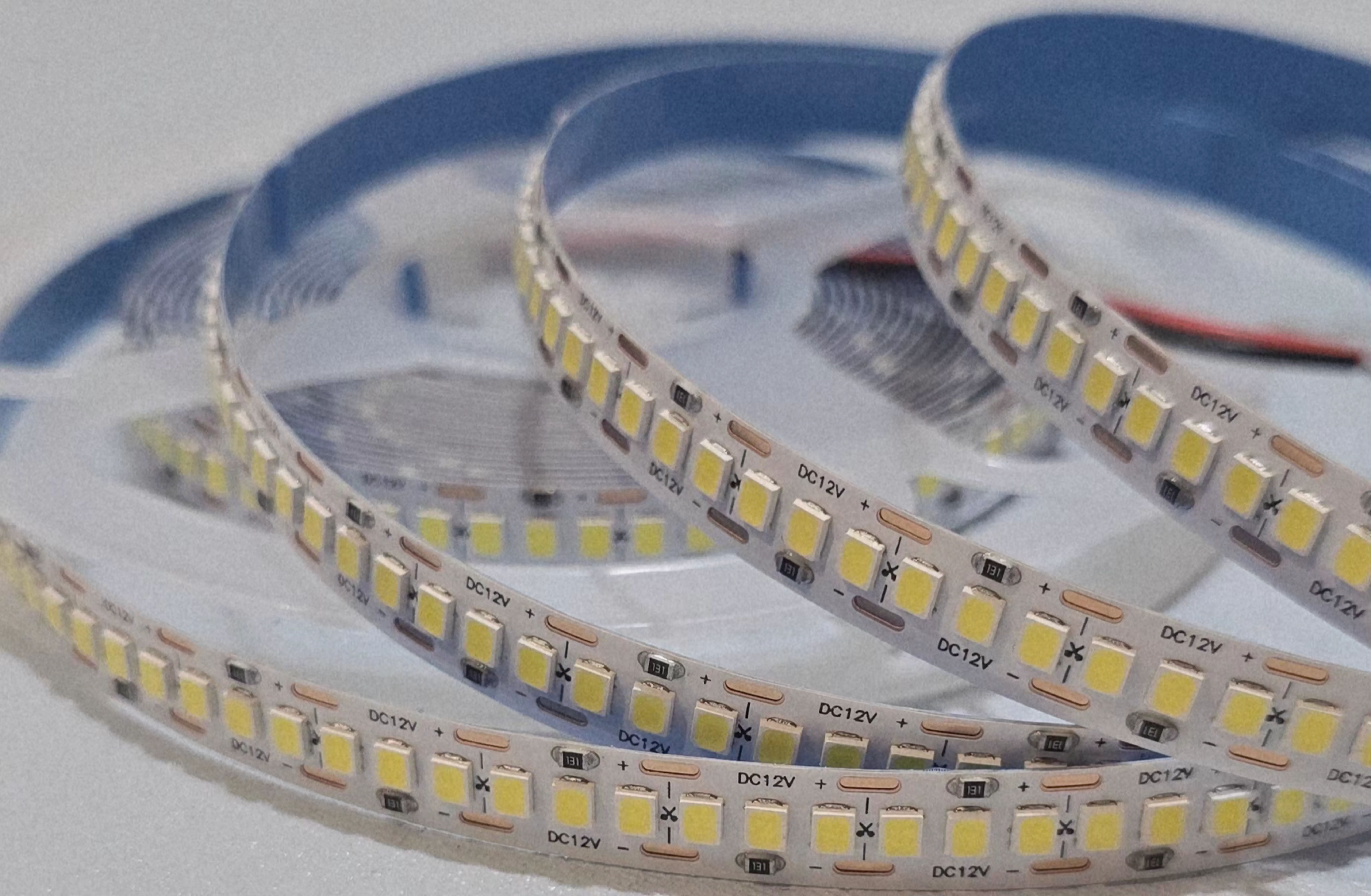 ریسه LED 12 ولت با تراکم 240 چیپ Sanan